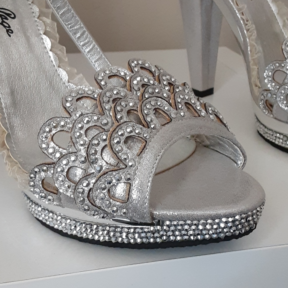 Heels - Picture 3 of 5